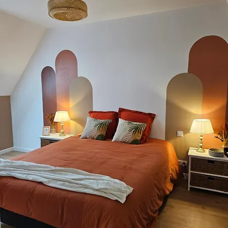 Nos Jours Heureux - L'escapade, Etienville