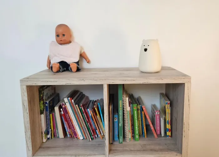 Nos Jours Heureux - L'escapade, Etienville