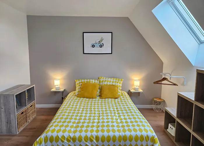 Nos Jours Heureux - L'escapade, Etienville